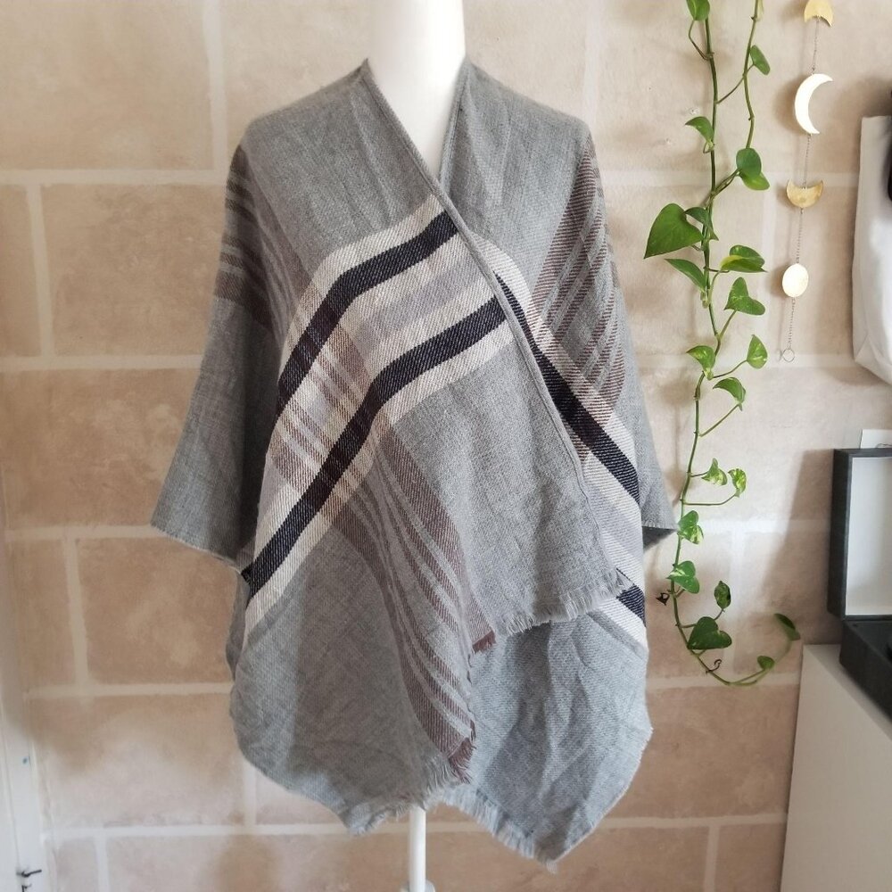 Uniqlo Women's Reversible Cape Blanket Wrap Grey One Size Open Front